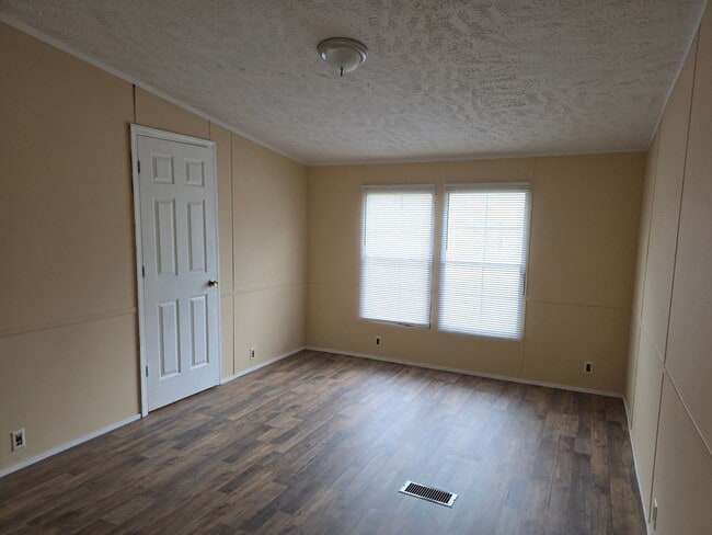 Building Photo - BOWMAN