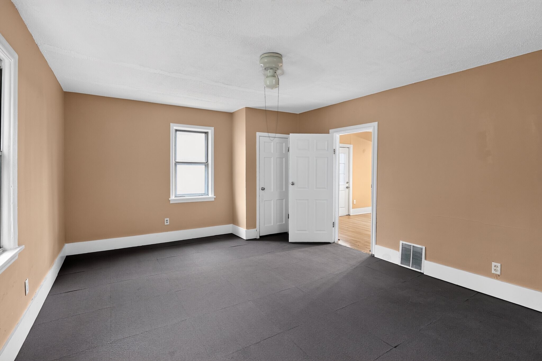 Building Photo - 4010 Ravenwood Ave
