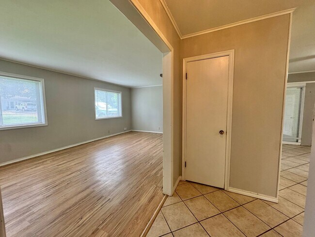 Building Photo - For Rent – Spacious Home Next to Spring Lake Park!