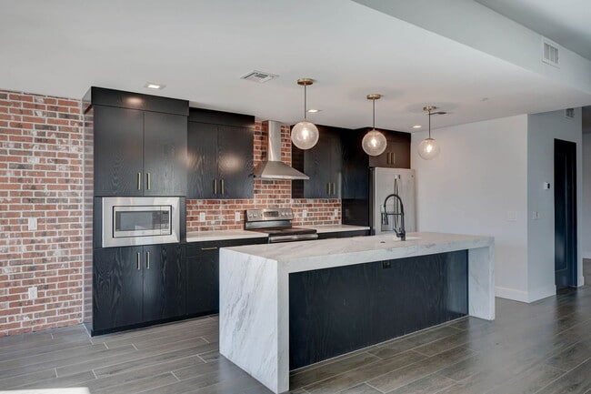 Building Photo - 504 E Roosevelt St