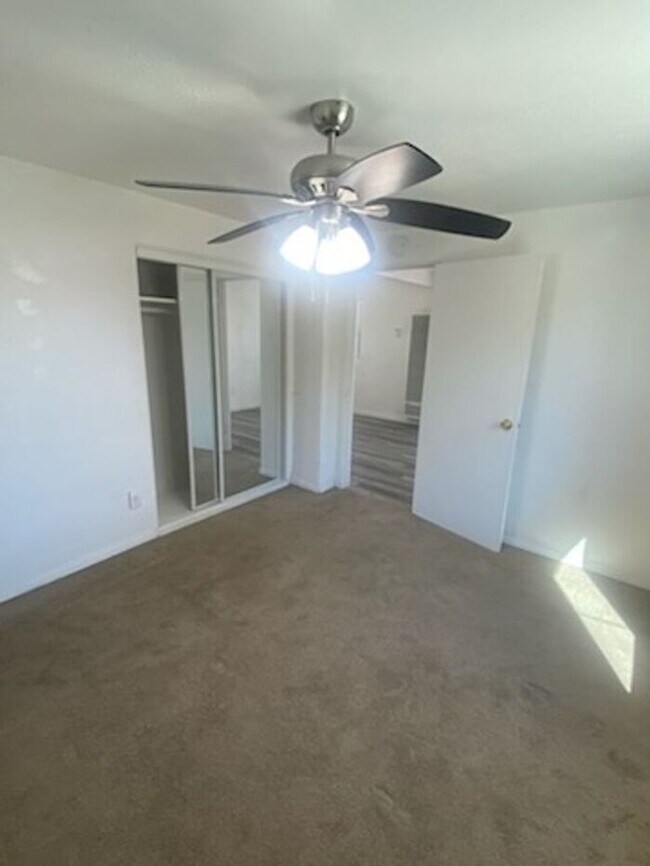 Building Photo - Charming 1bdr cottage with huge yard and garage!