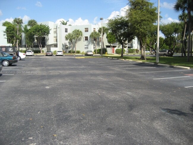 Building Photo - 10855 SW 112th Ave