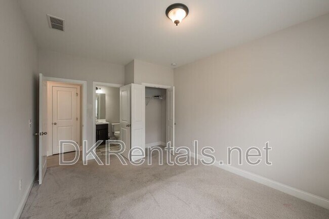 Building Photo - 508 Blackberry Ln