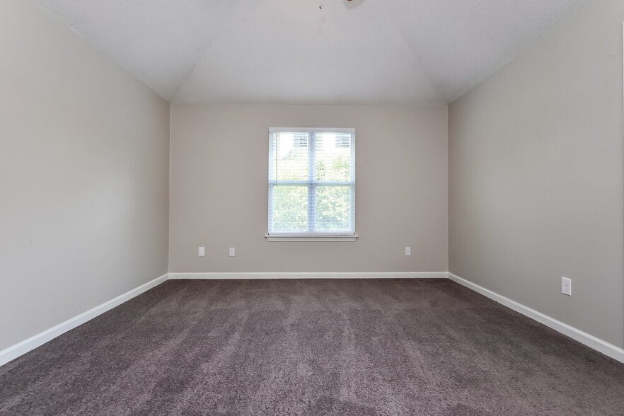 Building Photo - 359 Tait Rd