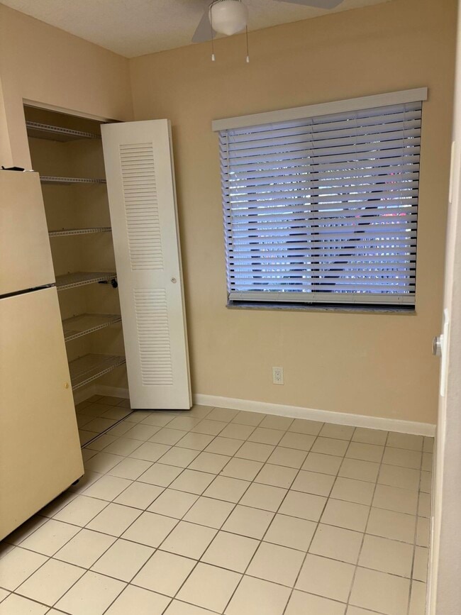 Building Photo - 7260 Kinghurst Dr