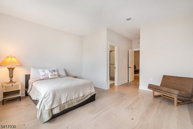 Building Photo - 37 Hillandale Dr