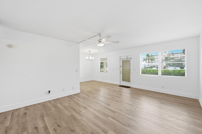 Building Photo - 1043 Cornwall C