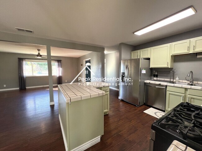 Building Photo - Wonderful 3bd/2ba Orangevale Home!