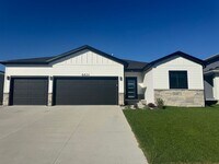 Building Photo - ** SECURITY DEPOSIT SPECIAL** 5 bedroom 3 bath in SW Lincoln