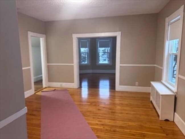 Building Photo - Recently updated 3 bed, 1 bath located in sought after North Chelmsford