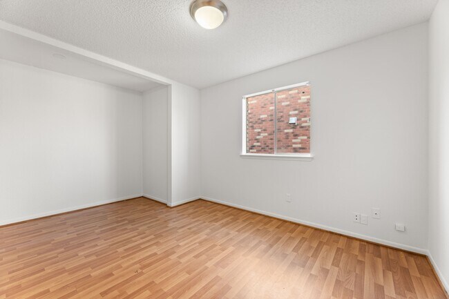Building Photo - 3932 Frontier Dr