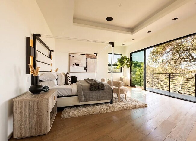 Building Photo - 13331 Mulholland Dr