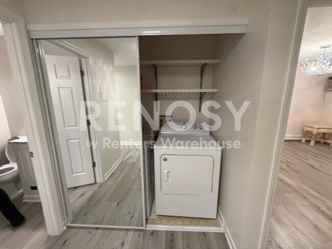 Building Photo - 5607 Green Cir Dr