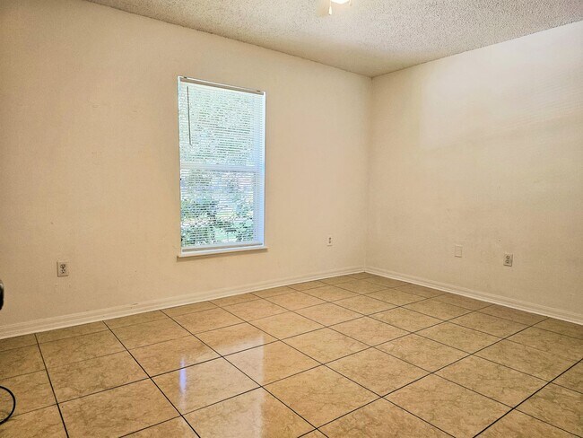 Building Photo - 921 Bristle Cone Ct