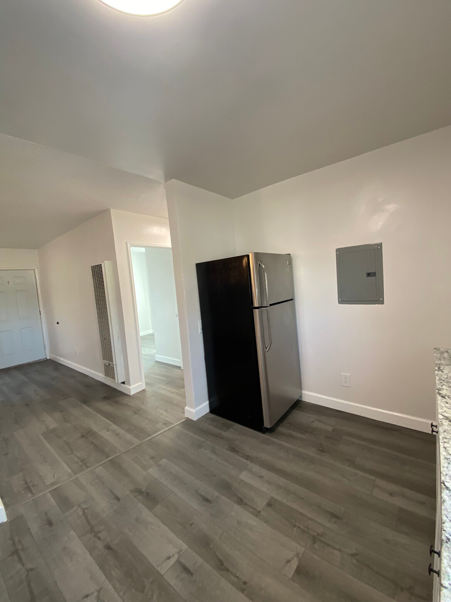 Building Photo - 1515 E 20th St