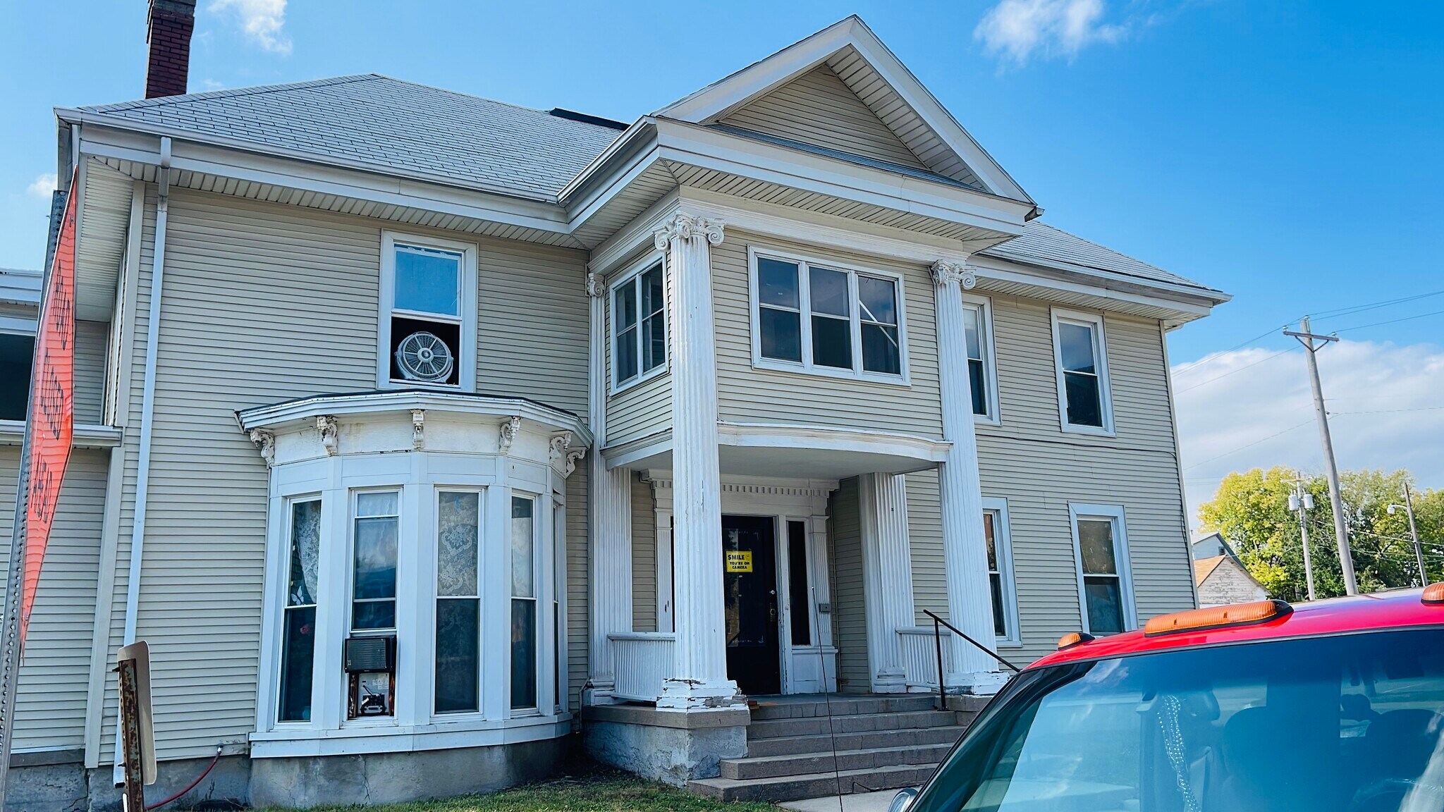 Building Photo - 302 S 8th St