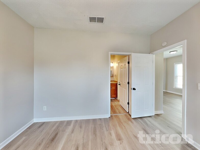 Building Photo - 1672 Woodsford Rd