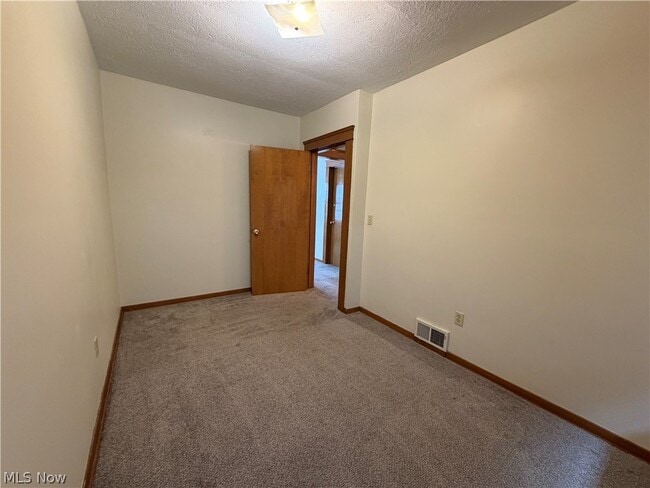 Building Photo - 1605 Larchmont Ave