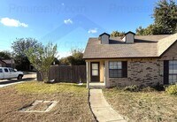 Building Photo - AVAILABLE NOW!!! Half Duplex 2 bed 1 bath ...