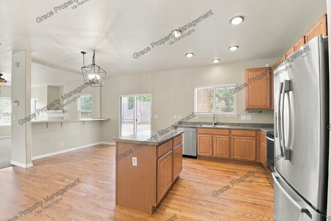 Building Photo - 13937 Ivy St