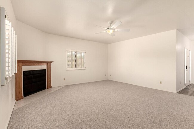 Building Photo - 7880 S Ave De Pina
