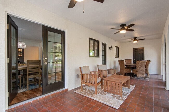 Building Photo - 612 Montezuma Dr