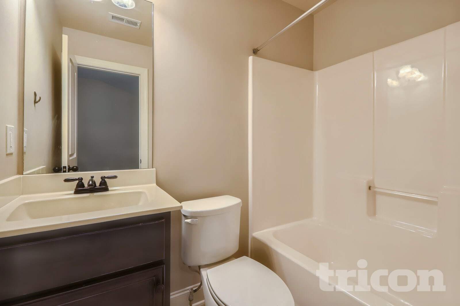 Building Photo - 216 Fannin Ln