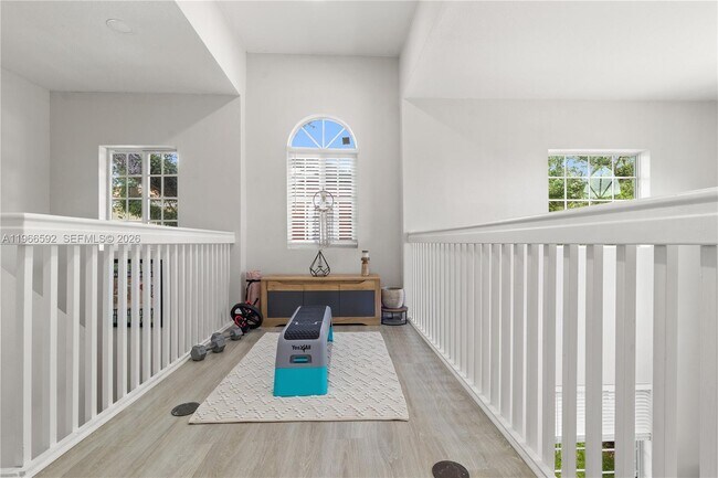 Building Photo - 5343 SW 40th Ave