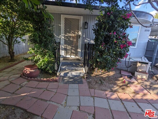 Building Photo - 32180 Saucon Valley St