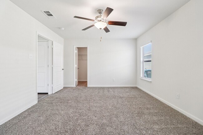 Building Photo - 3909 Crown Ct