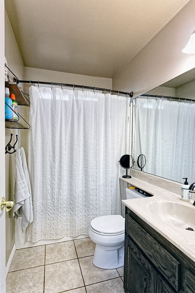 Building Photo - Desirable Apple Valley Single-Story on Expansive Lot | 3 Bed, 2 Bath Beauty