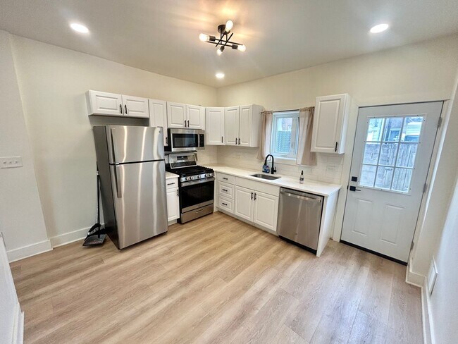 Building Photo - 2644 Tilton St