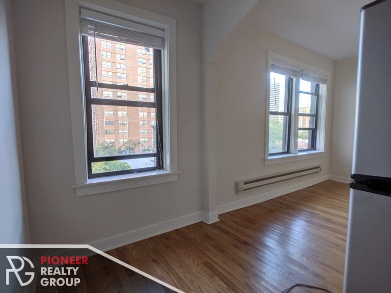 Building Photo - 618 W Patterson Ave