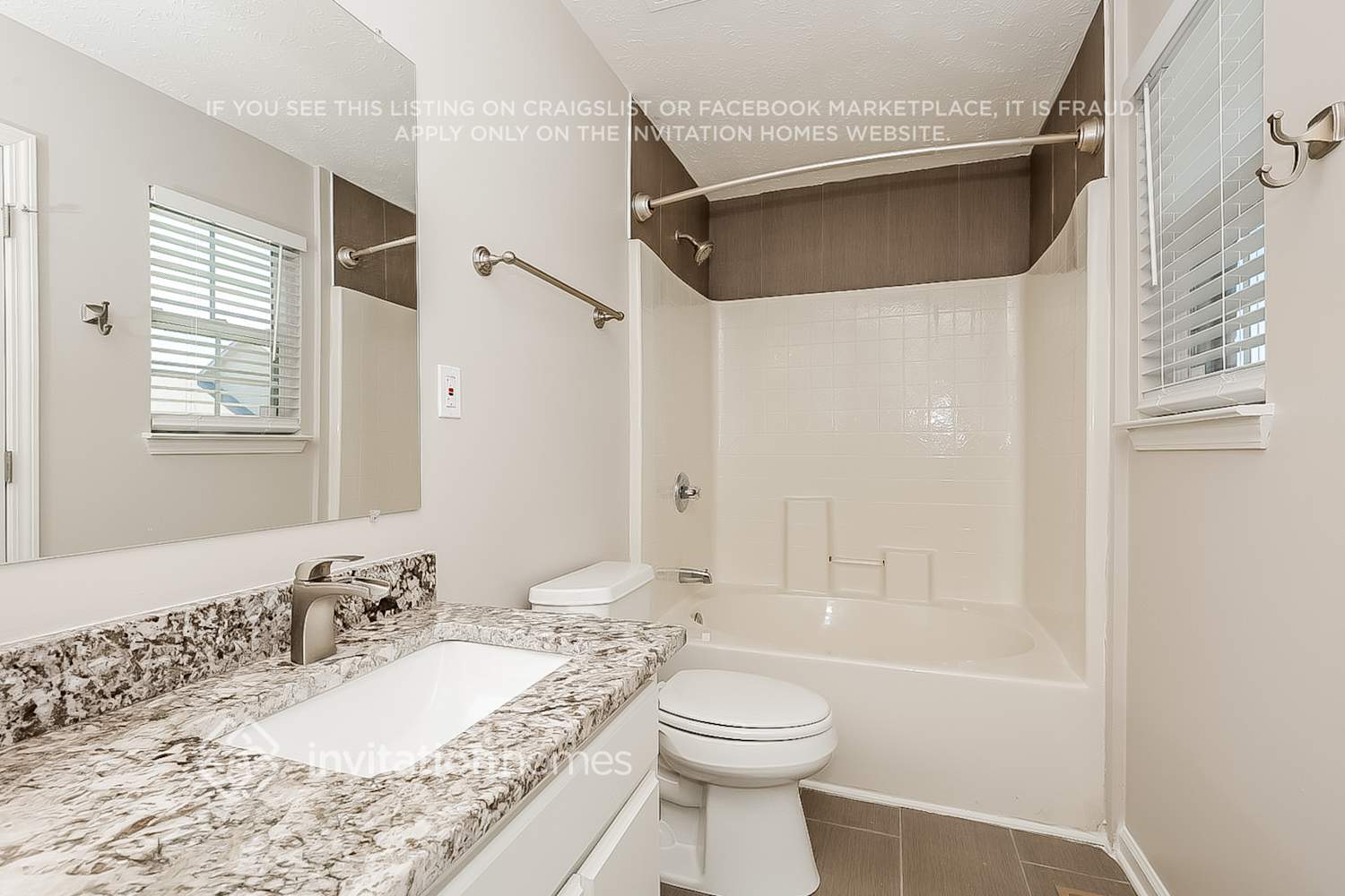 Building Photo - 2808 Meadow Gln
