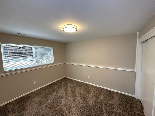 Building Photo - 431 S Victor Way
