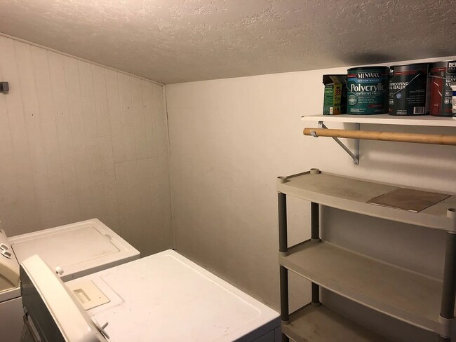 Building Photo - Charming 2 Bed, 1 Bath Home in Saint Anthony!