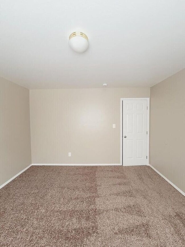 Building Photo - Cozy 2-Bedroom Upper-Level Home in Brookwo...
