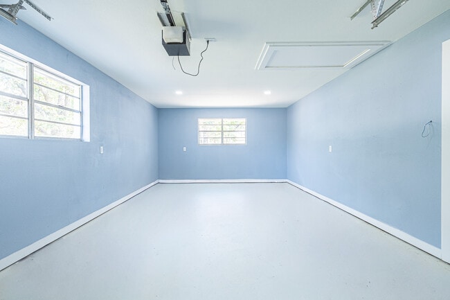 Building Photo - 707 Norwood Ln