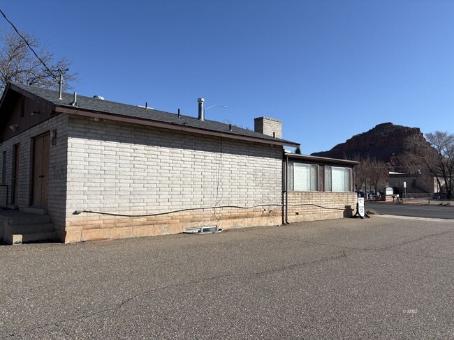 Building Photo - 176 S 100 E