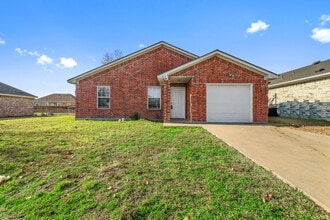 Building Photo - 1716 Manor Garden Curve
