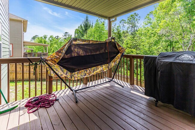 Building Photo - 5 Bedrooms in Crestview!!