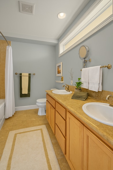 Master Bath - 404 Aloha St