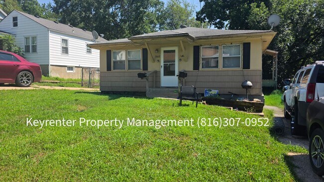 Building Photo - 2 Bed 1 Bath ready to rent! $1100