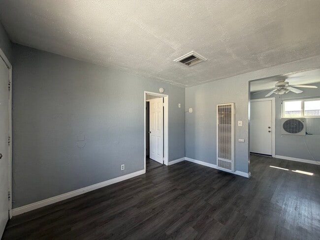 Building Photo - 400 W Fredricks St
