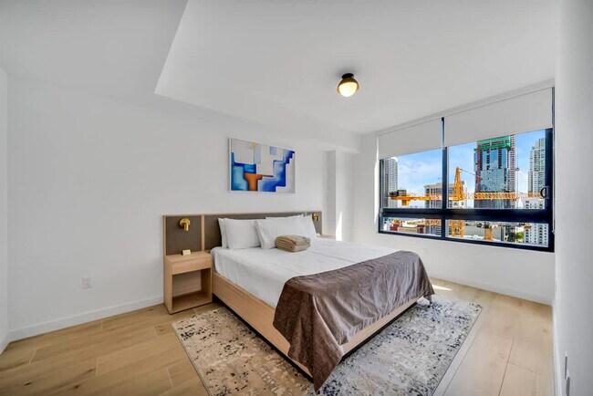 Building Photo - 225 N Miami Ave