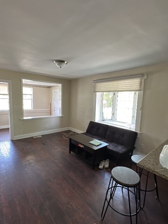 Building Photo - 558 Cincinnati Ave