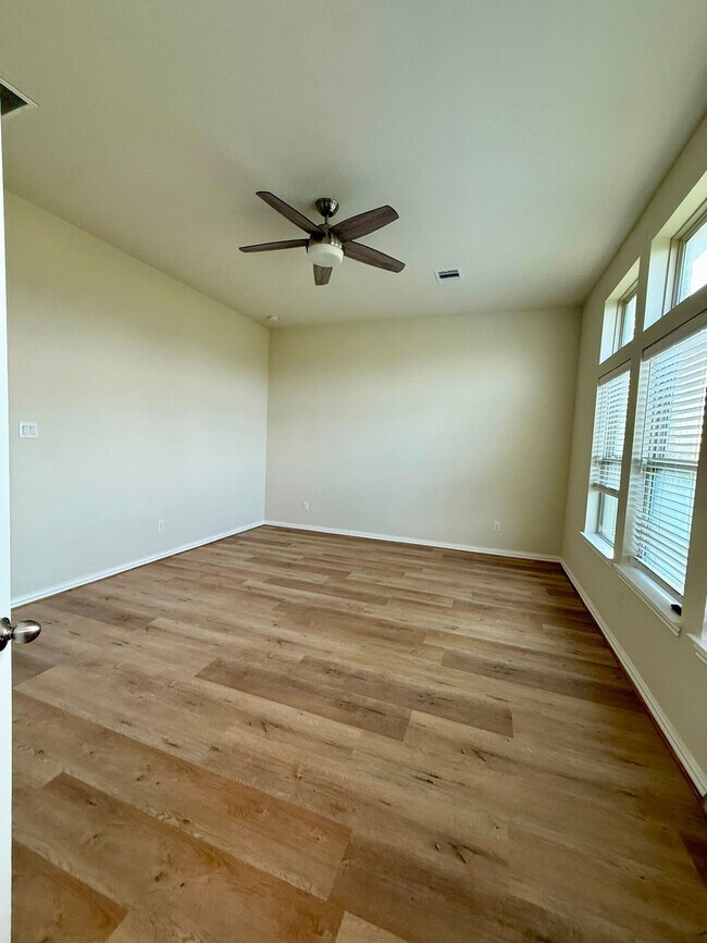 Building Photo - 3834 W Vicksburg Estates Dr