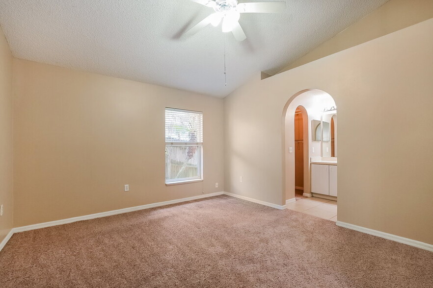 Building Photo - 331 Placid Lake Dr