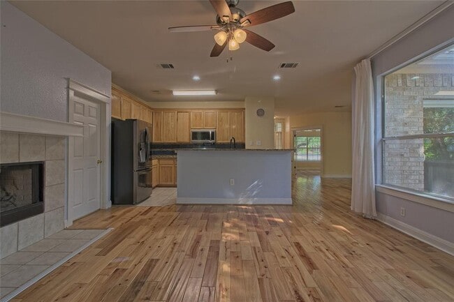 Building Photo - 610 Palo Alto Ln