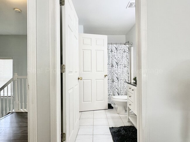 Building Photo - Beautifully Updated 2-Bedroom Townhouse w/...